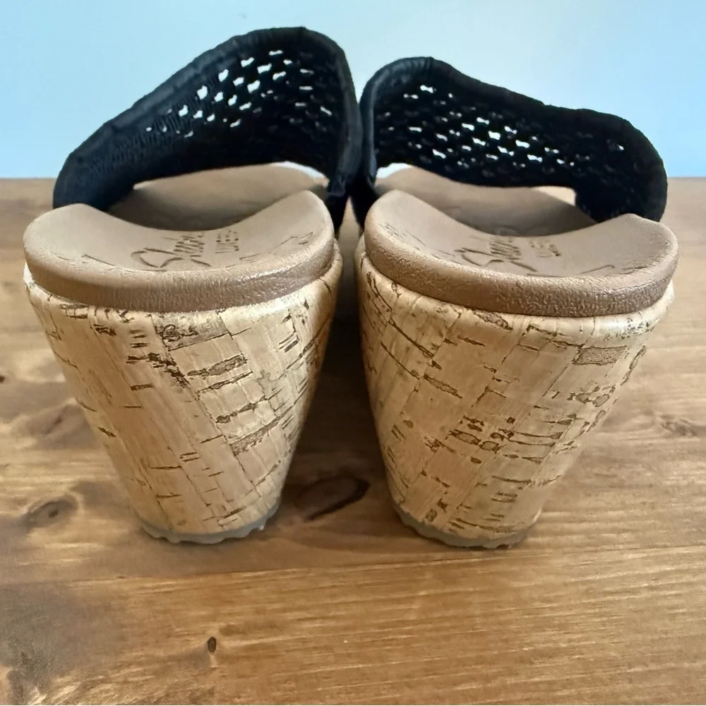 Skechers Luxe Foam Wedge Sandals, size 8.5 Black - Picture 4 of 7